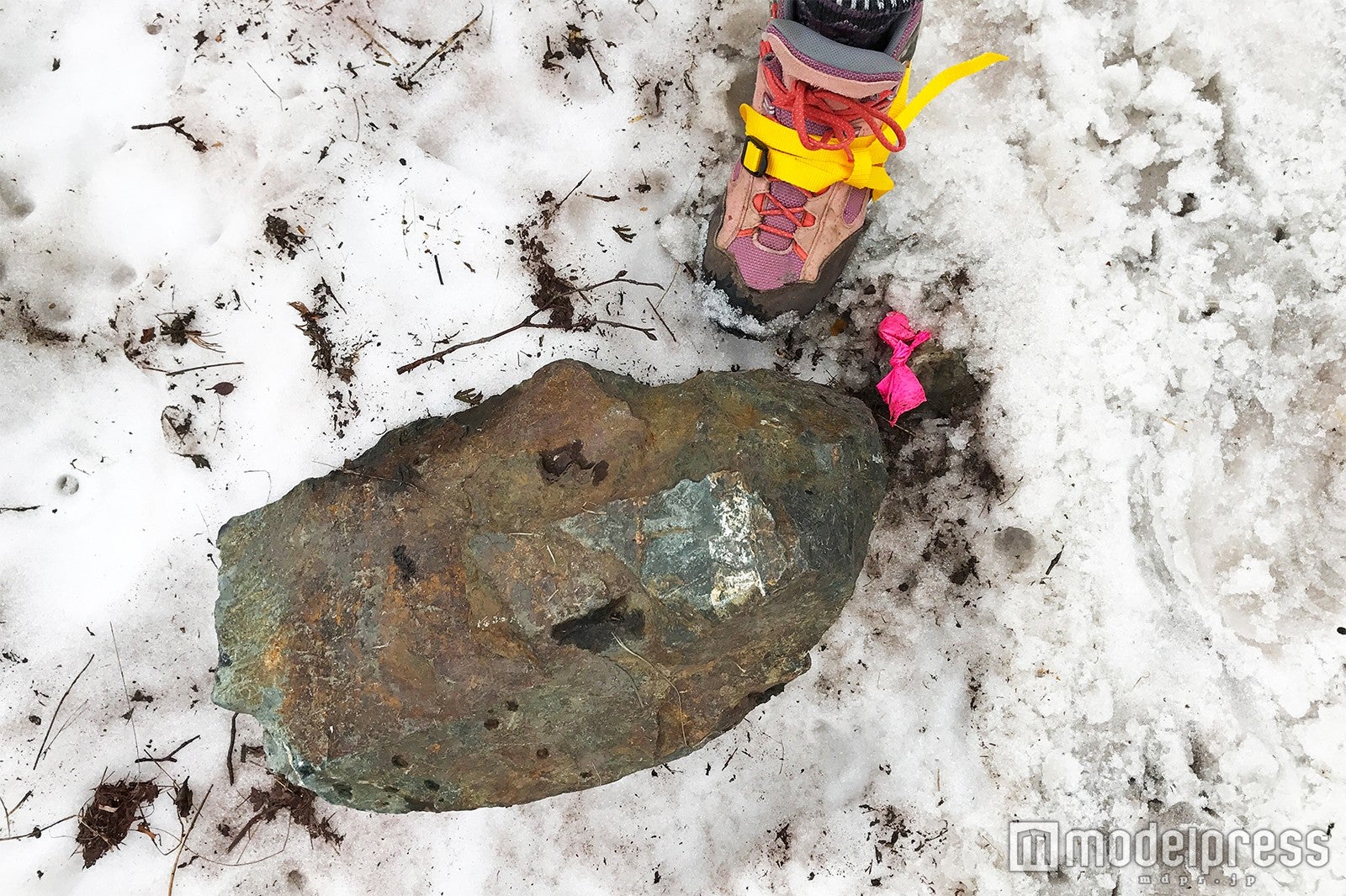 アイゼンをしっかりつけて登ること（C）モデルプレス