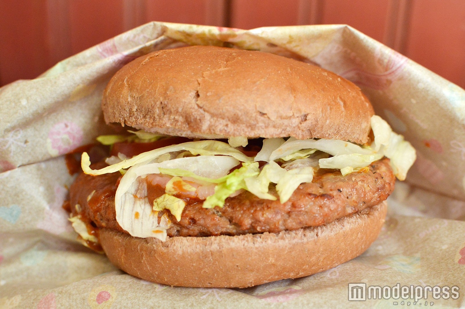 ココアブレッドハンバーガー（クランベリークリームチーズ入り）／（C）モデルプレス