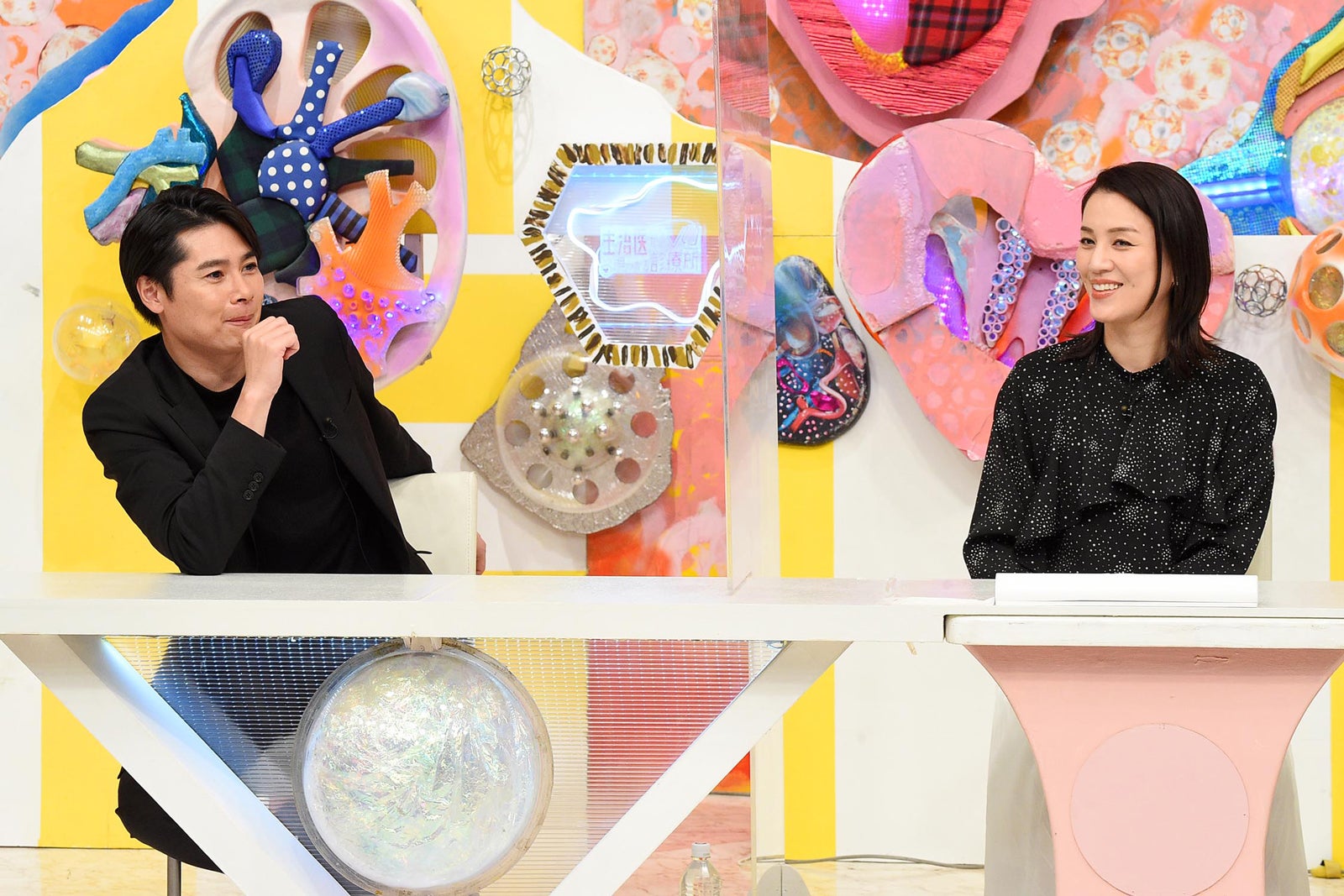 吉村崇（平成ノブシコブシ）、遼河はるひ （C）テレビ東京