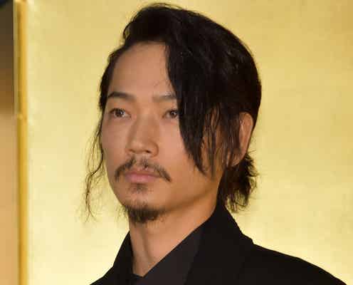 綾野剛、キャバクラ来店に乗り気?「俺も行くわ」 共演者から嫉妬の声