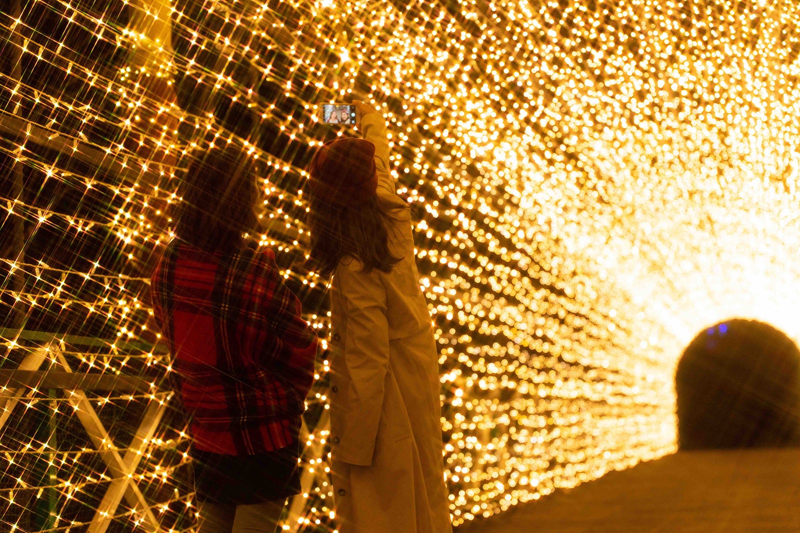 光のトンネル／画像提供：みろくの里