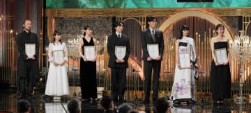 新人賞受賞の47歳 キュート美貌の妻、実は舞台俳優「妻が喜んでくれて僕も泣いた」6歳息子からの「初めての字」手紙に涙 TVで大食い挑戦