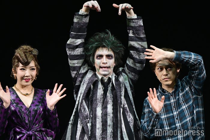 瀬奈じゅん、勝地涼(右)への絶賛コメントをカットしようとするジェシー(中央)(C)モデルプレス