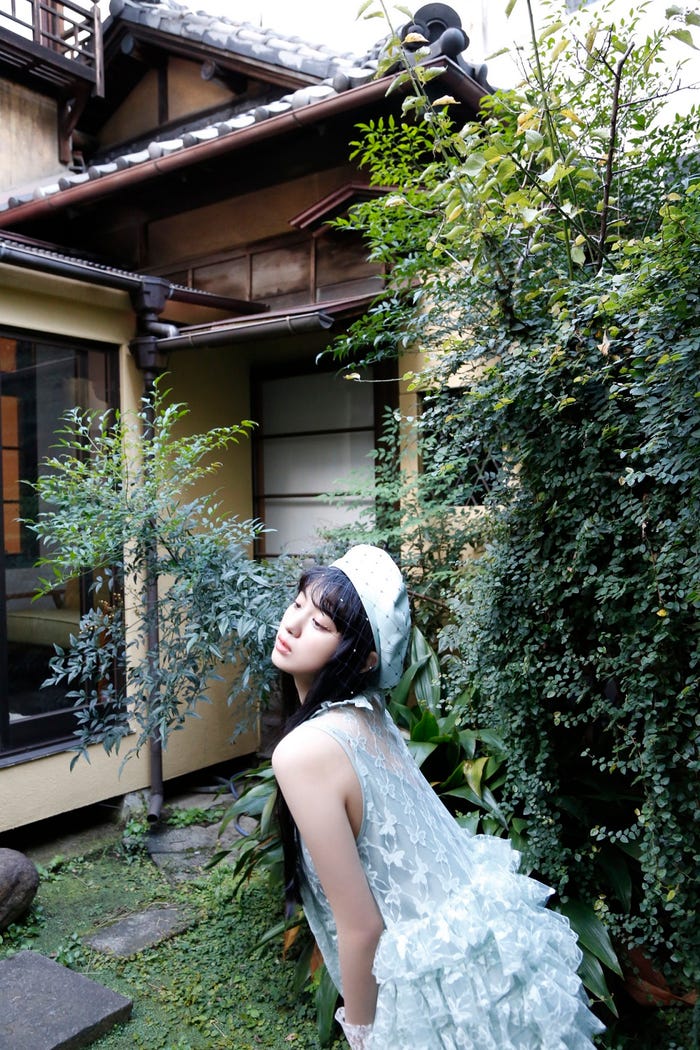 「鶴嶋乃愛カレンダーブック 2021.04-2022.03」(東京ニュース通信社刊)(提供写真)