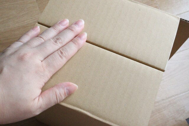 ダイソー　かんたん組立て段ボールチェア　組み立て方　座面　完成