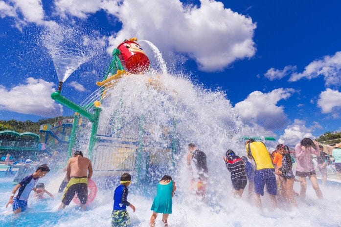 高さ8mの場所にある巨大バケツから約1トンの水が落ちてくる「ウォータージャングル」