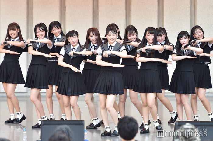 =LOVE (C)モデルプレス