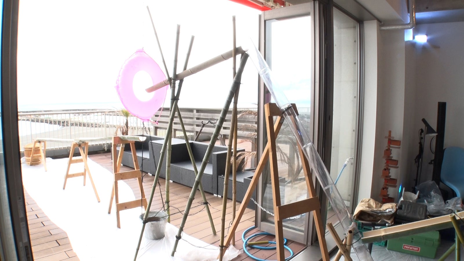 藤井流星＆小瀧望が凸した巨大流しそうめん（C）ABCテレビ