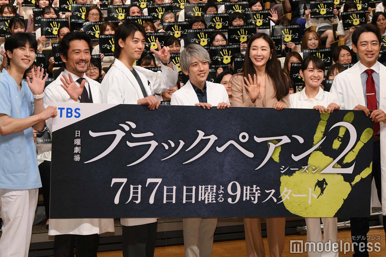 （左から）キム・ムジュン、内野聖陽、竹内涼真、二宮和也、チェ・ジウ、葵わかな、小泉孝太郎（C）モデルプレス