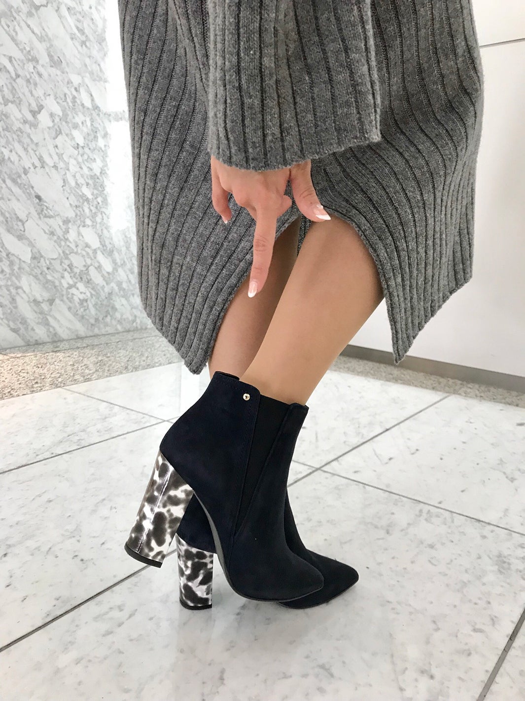 高さがあるものを買うときは必ずと言っていいほど太いヒールを選びます。歩きやすさ重視★