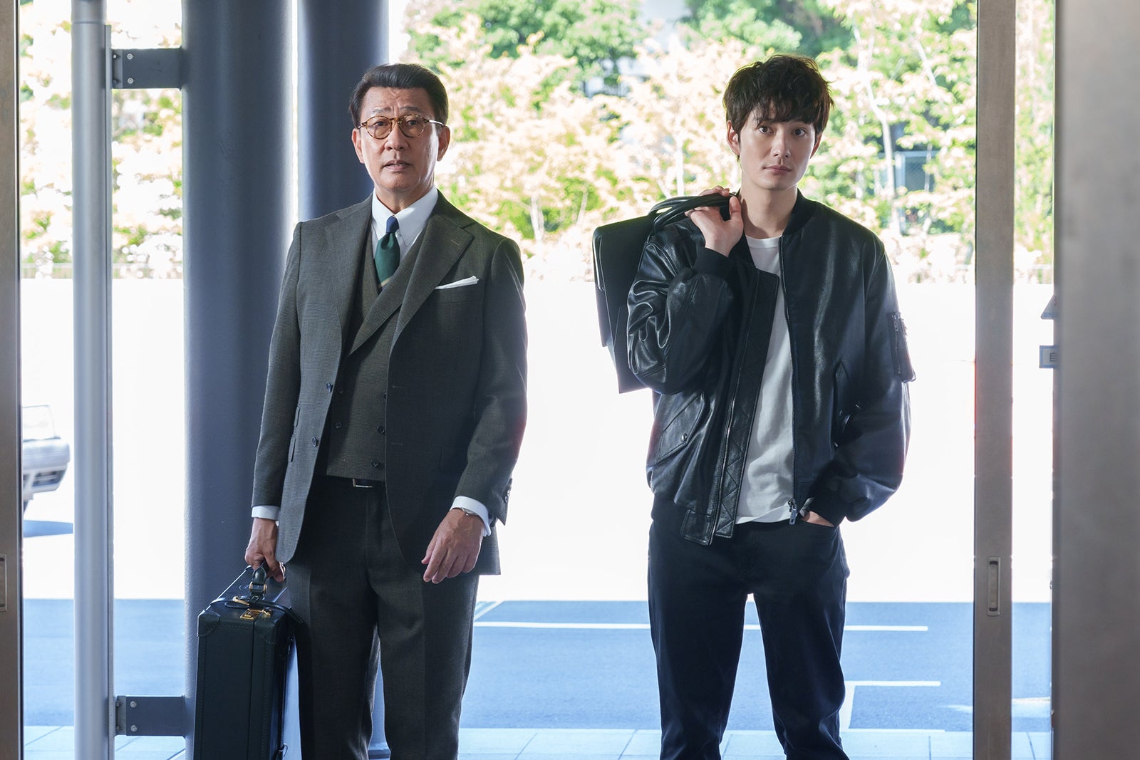 中井貴一、岡田将生「ザ・トラベルナース」第1話より（C）テレビ朝日