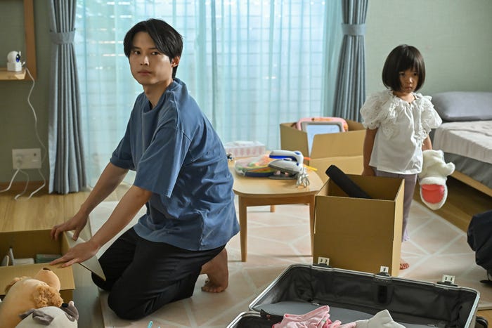 松村北斗、倉田瑛茉「西園寺さんは家事をしない」第6話より(C)TBS