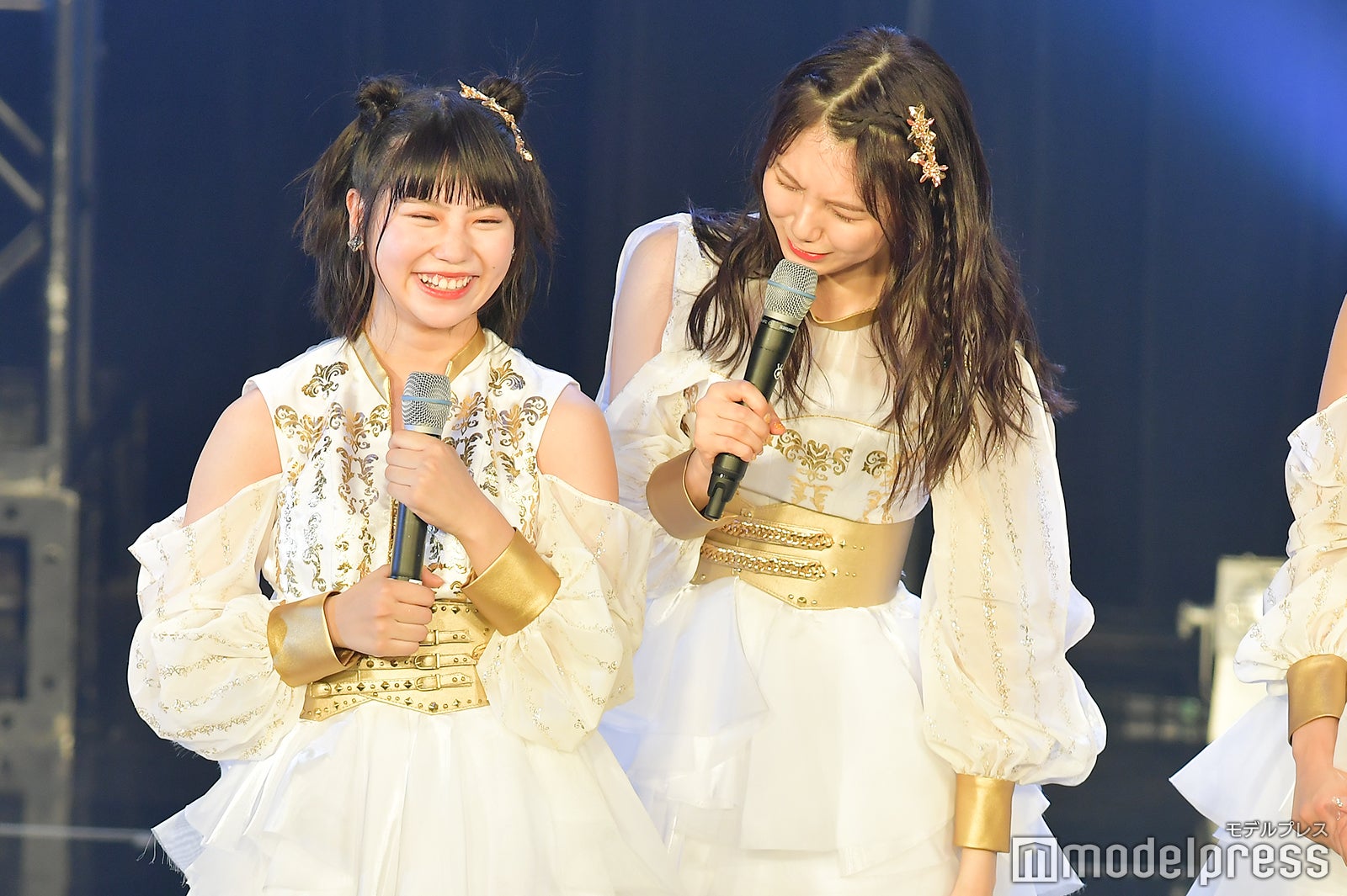 小畑優奈の可愛さを熱弁する菅原茉椰（右）／SKE48「TOKYO IDOL FESTIVAL 2018」 （C）モデルプレス