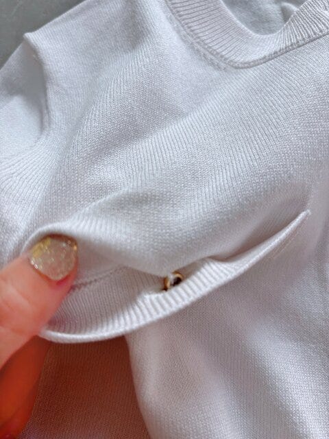 胸元にあるポケットは飾り