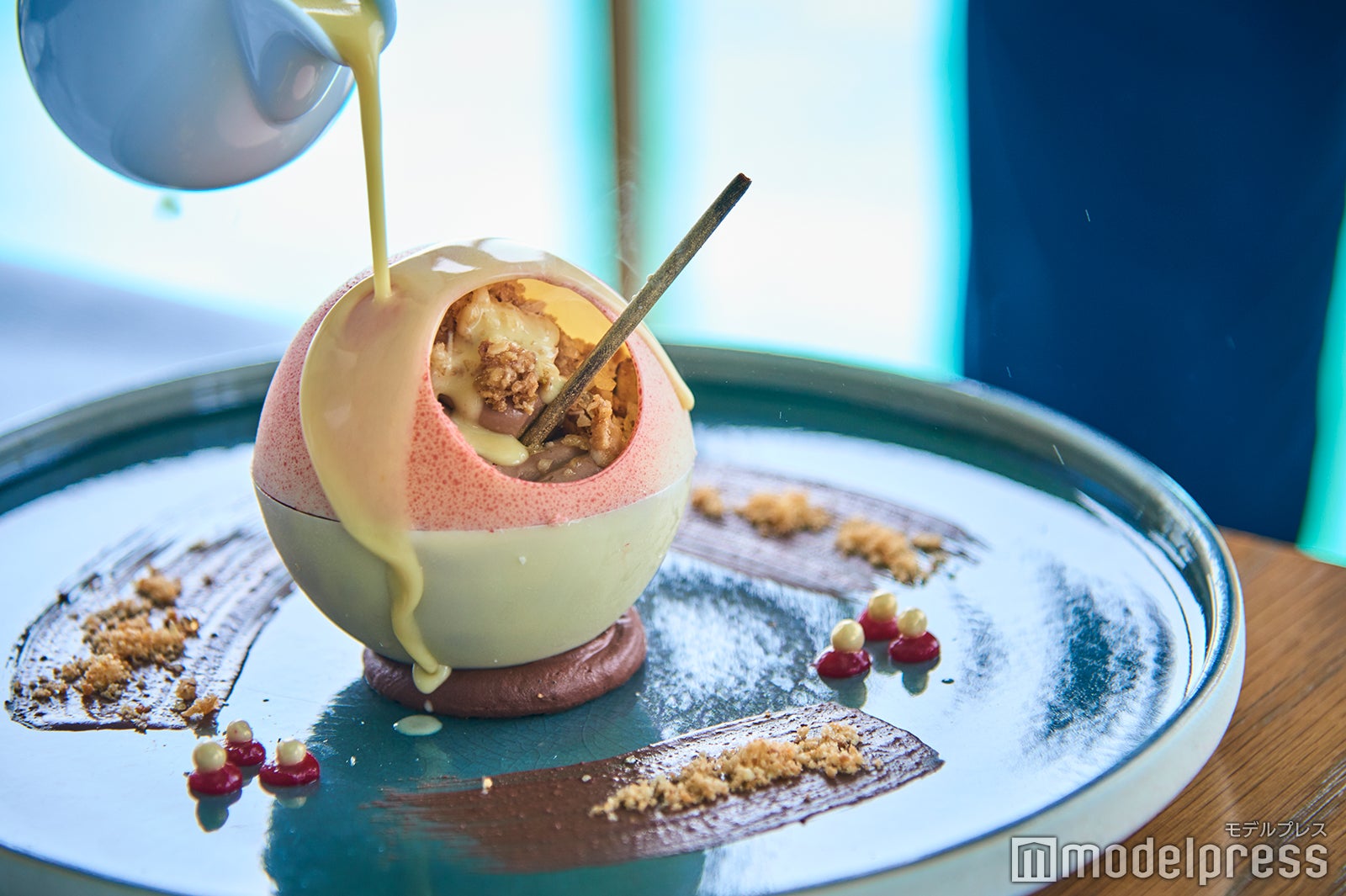 カフェ利用なら財布にやさしくラグジュアリー感を楽しめる（C）モデルプレス