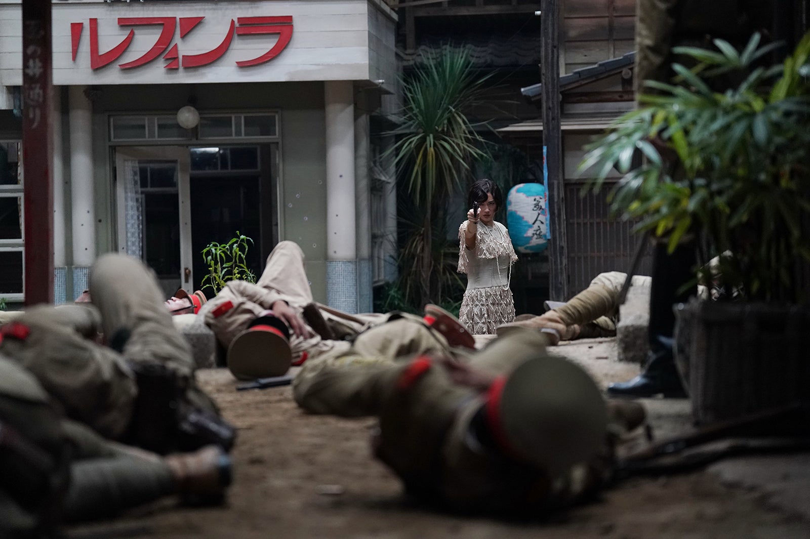 綾瀬はるか（C）2023「リボルバー・リリー」フィルムパートナーズ