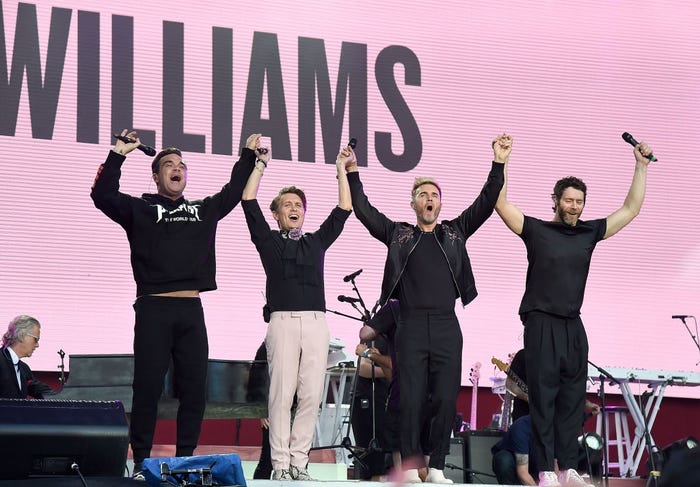 ロビー・ウィリアムスとテイク・ザット(「The One Love Manchester」/Photo:Getty)