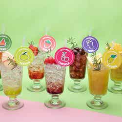カラードリンク(全7種)税込各990円(C)SM ENTERTAINMENT JAPAN INC.
