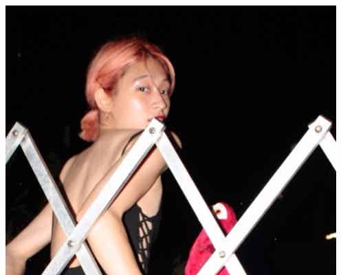 水カン・コムアイ、刺激的水着ショットで美ボディ大胆露出「エロオシャレ」「最高にSEXY」