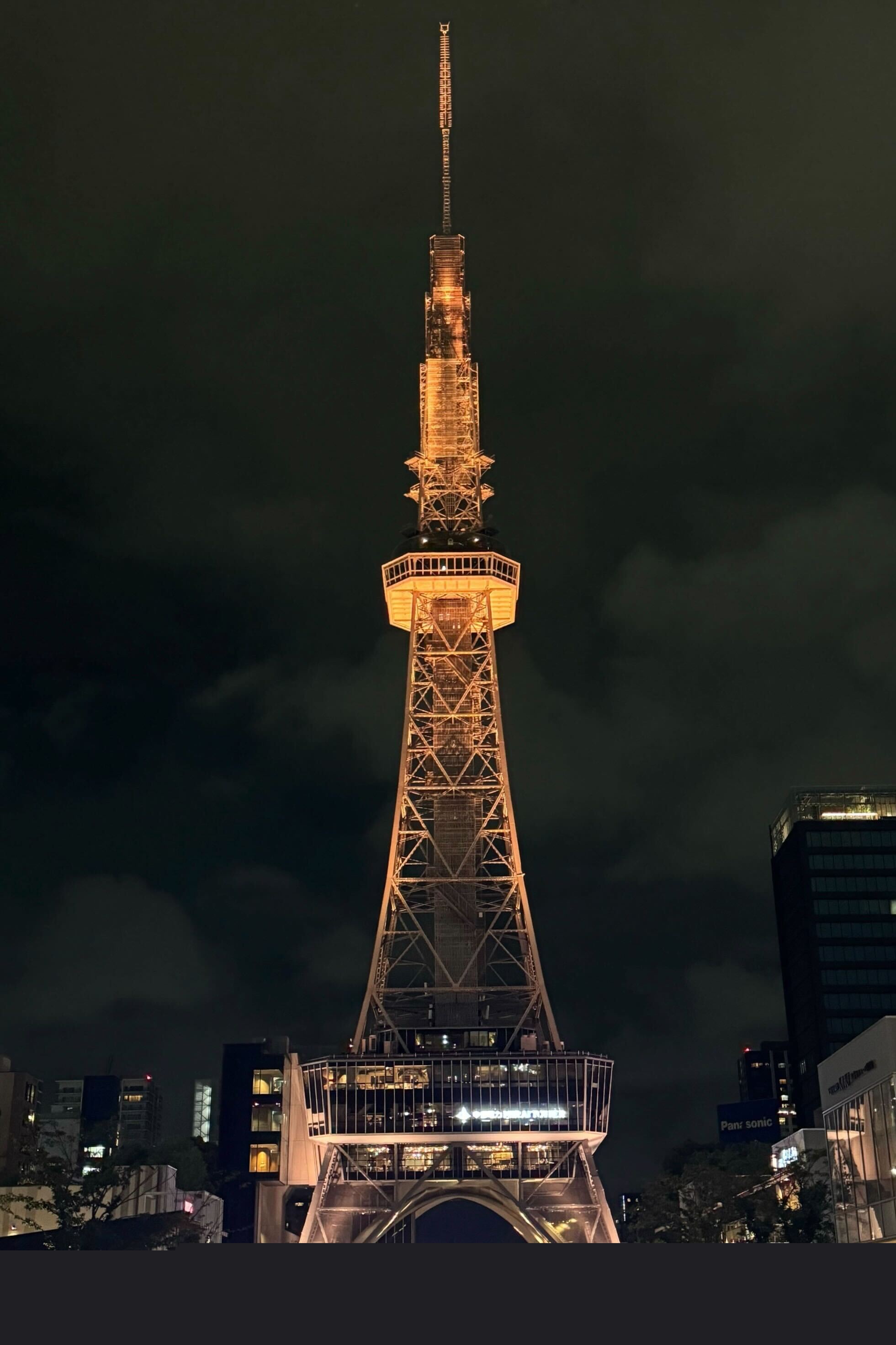 MIRAI TOWERライトアップ（C）HYBE LABELS JAPAN