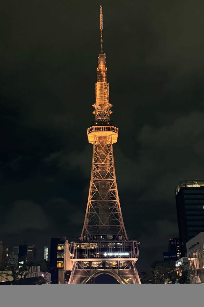 MIRAI TOWERライトアップ(C)HYBE LABELS JAPAN