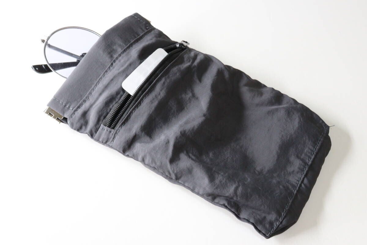 　ダイソーのポケット付バネ口ポーチは眼鏡ケースにぴったり