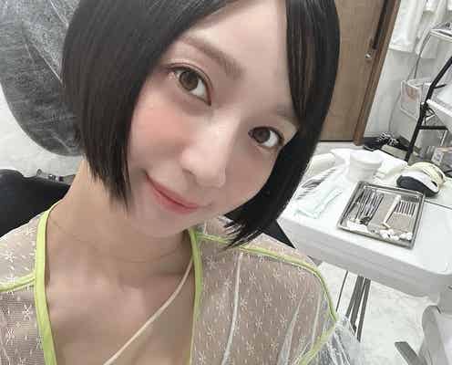 芹那、シースルースカートで美脚透け「爽やかで素敵」「眩しい」の声