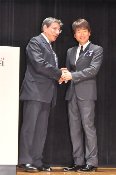 駐日カナダ大使のジョナサン・T・フリード氏、株式会社サマンサタバサジャパンリミテッド社長の寺田和正氏