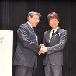 駐日カナダ大使のジョナサン・T・フリード氏、株式会社サマンサタバサジャパンリミテッド社長の寺田和正氏