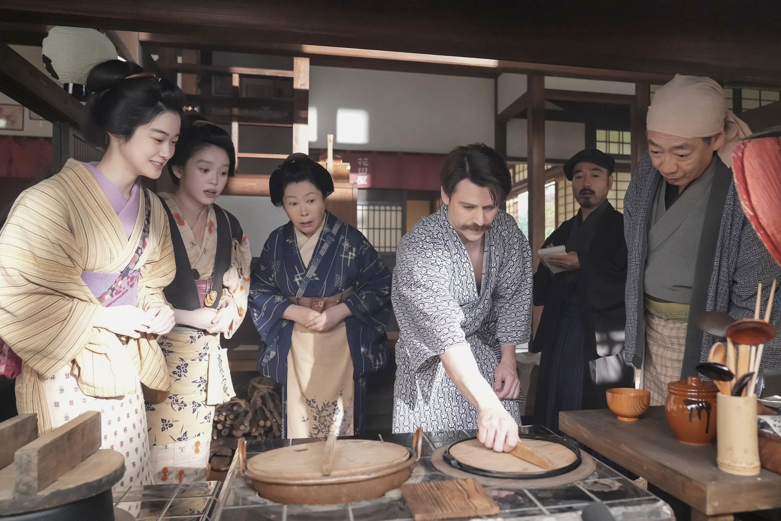 野内まる、高石あかり、池谷のぶえ、トミー・バストウ、岩崎う大、生瀬勝久「ばけばけ」第24話（C）NHK