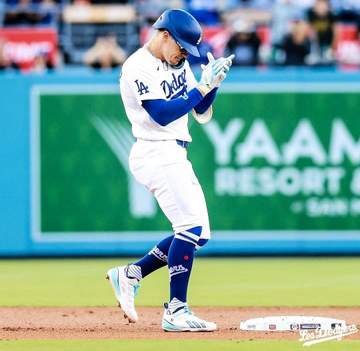 ドジャース キケ・ヘルナンデスが記念日に復帰即マルチ 長男誕生から3カ月 パパと目元がそっくり！妻・マリアナさんが公開