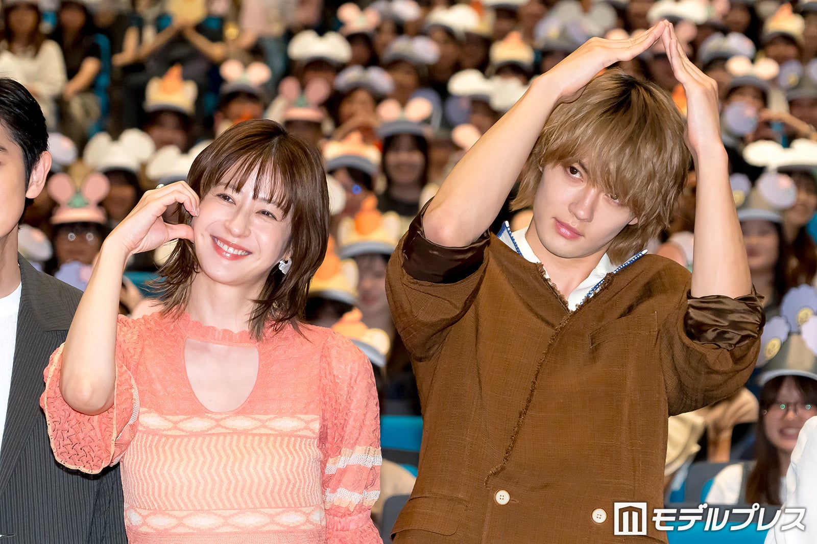 松本若菜、佐野勇斗（C）モデルプレス
