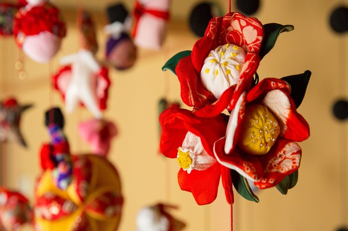 ご当地部屋椿のつるし飾り／画像提供：星野リゾート