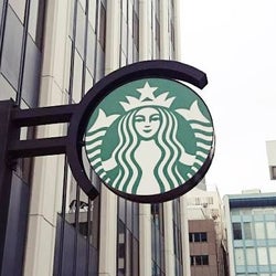【スタバ】クリームソーダやお酒が飲める!?スターバックスリザーブロースタリーのおすすめドリンク4選