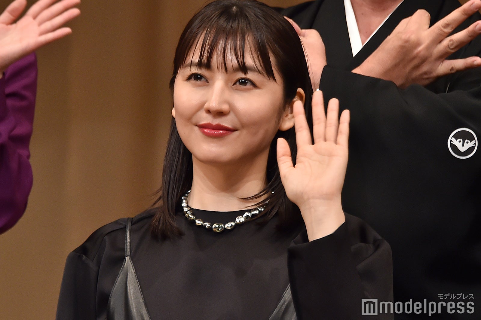 長澤まさみ ブラックコーデを引き立てる差し色リップの選び方 ヘアメイク分析 モデルプレス 長澤まさみ ブラックコーデを引き立てる差し色リップの選び方 ヘアメイク分析 モデルプレス