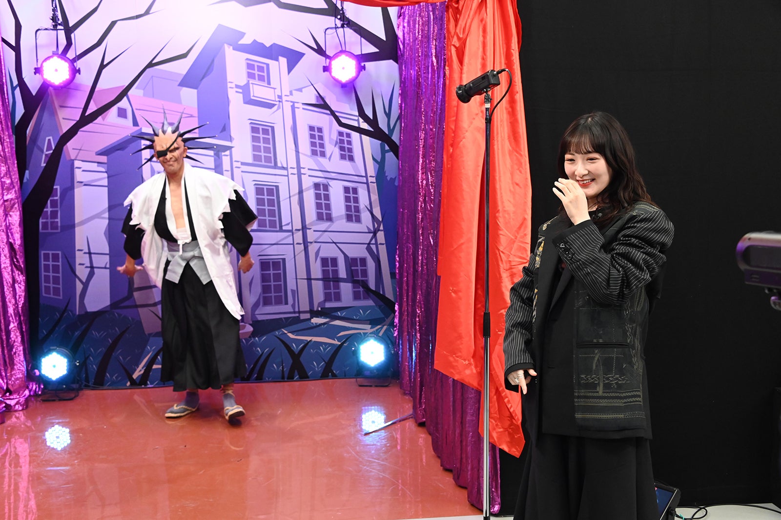 生駒里奈、コスプレ芸能人と乃木坂46名曲踊る