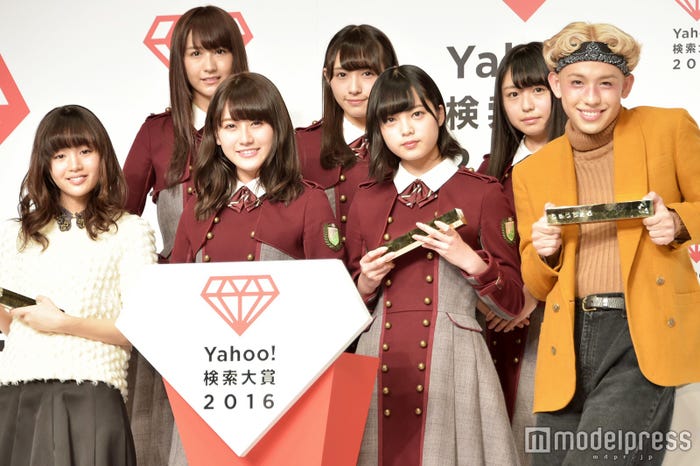 受賞式に出席した(後列左から)土生瑞穂、渡辺梨加、長濱ねる(前列左から)藤原さくら、守屋茜、平手友梨奈、りゅうちぇる (C)モデルプレス