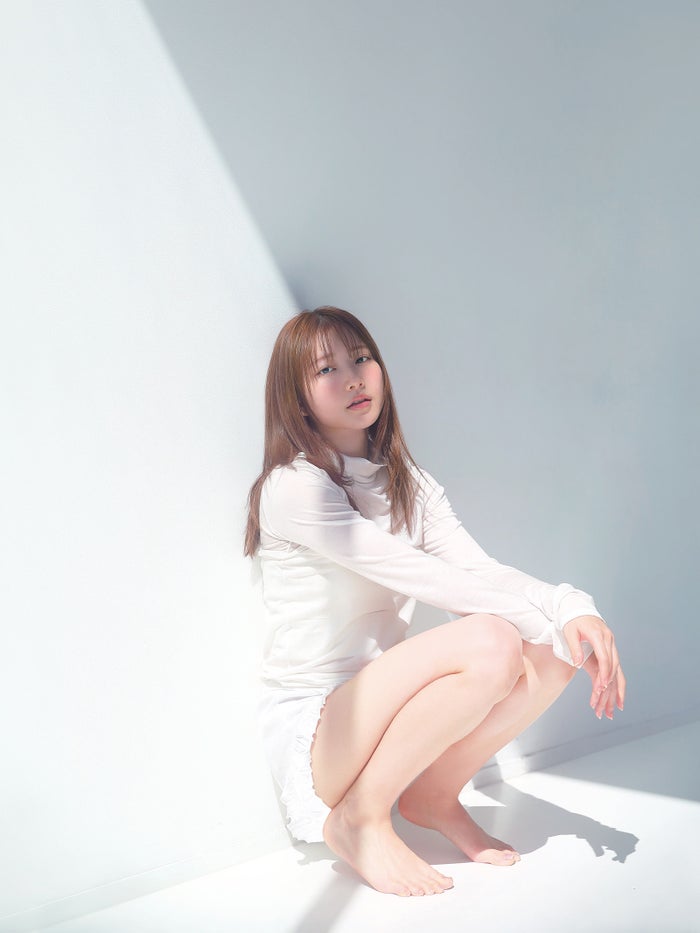 “彼女にしたい声優No.1”青山なぎさ、ショーパンから美脚のぞく 抜群スタイル披露