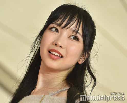 吉沢朱音、オフショルニットワンピ姿でSEXY冬コーデ披露<OKINAWA COLLECTION 2023>