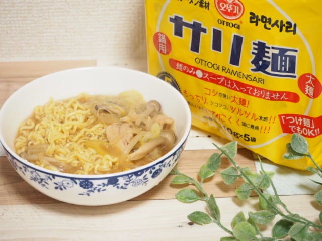 業スーサリ麺パッケージとラーメン