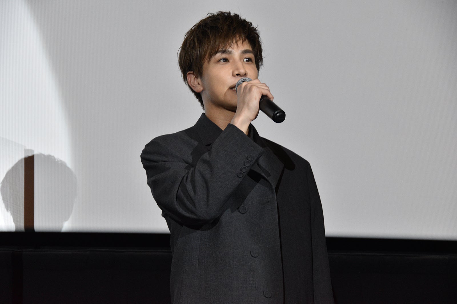 岩田剛典 （C）2022「バスカヴィル家の犬　シャーロック劇場版」製作委員会