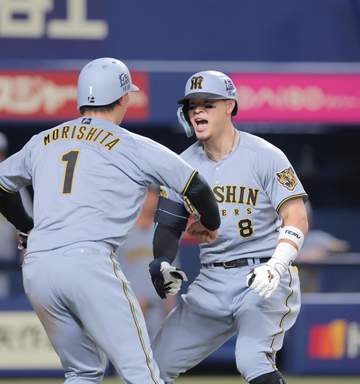 阪神 佐藤輝が逆転2ラン 七回に柳のノーノー止める 外野手が一歩も動かない圧巻弾に球場騒然 直近5試合5発＆10打点の大暴れ