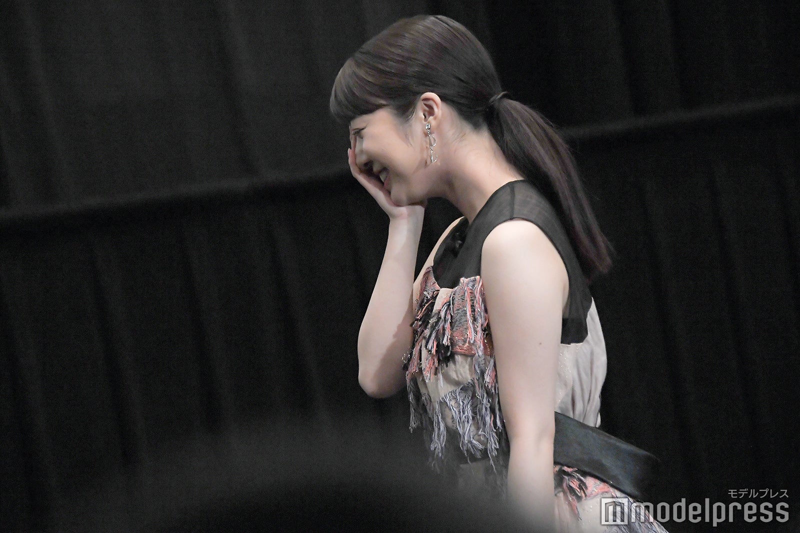 “アチャ～”な上白石萌音（C）モデルプレス