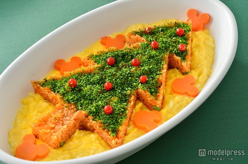 TDL「クリスタルパレス・レストラン」スペシャルブッフェ／チキンライス、スクランブルエッグ添え（C）Disney