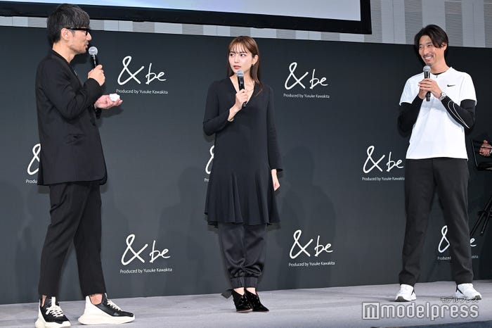 河北裕介氏、川口春奈、山口良純氏(C)モデルプレス