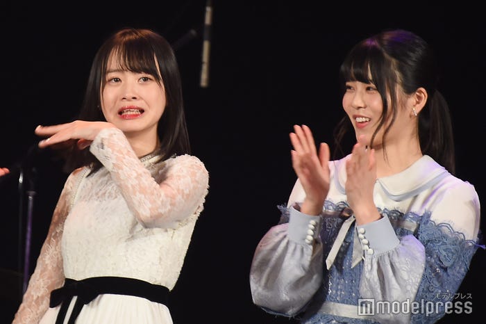 予選通過し驚く横山結衣、矢野帆夏/「AKB48グループ歌唱力No.1決定戦」決勝大会 (C)モデルプレス