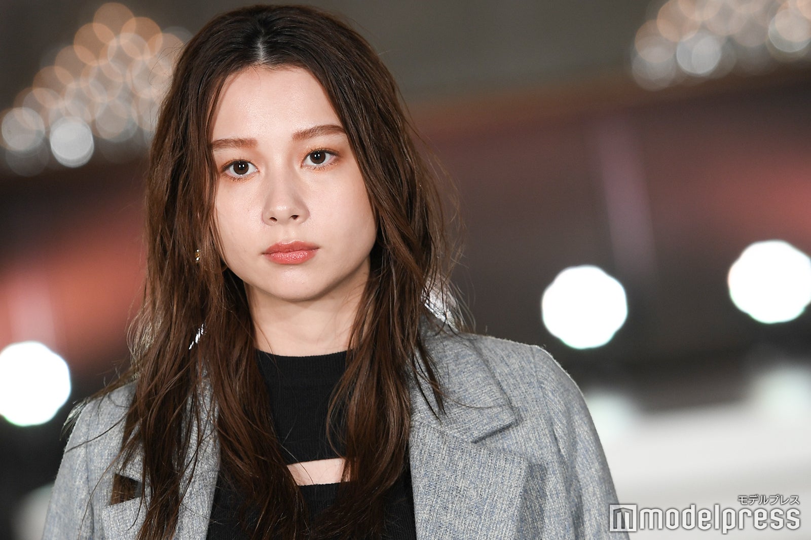 Niki、ショートパンツで色白美脚際立つ＜札幌コレクション2021＞