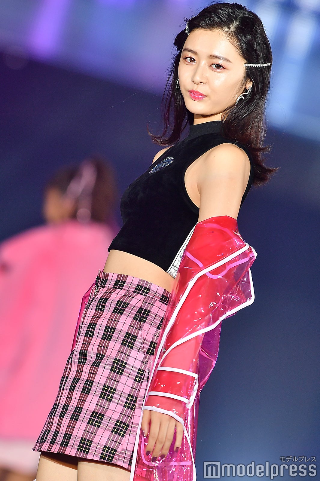 古畑星夏、引き締まったウエスト&美脚が美しい！タイトコーデでスタイル際立つ＜関コレ2018A／W＞