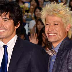 左から:伊藤英明、佐藤隆太