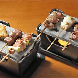 焼鳥が超絶ウマくなる秘密とは!? プリップリの鶏料理とワインを楽しめる「鶏料理専門店」がオープン